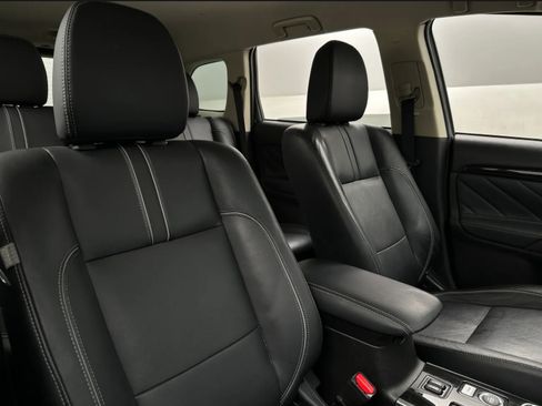 Used 2018 Mitsubishi Outlander SEL image 10