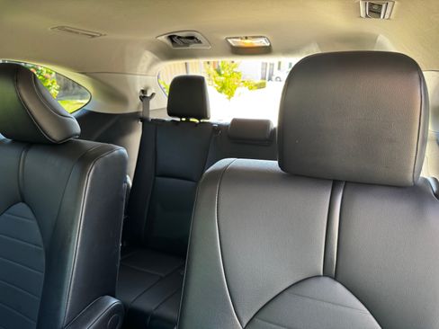 Used 2020 Toyota Highlander XLE AWD/4WD image 11