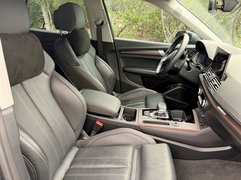 Used 2022 Audi Q5 e Premium Plus w/ Premium Plus Package image 17