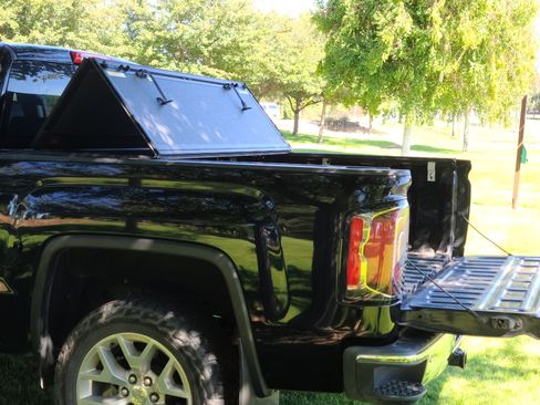Used 2018 GMC Sierra 1500 SLT w/ SLT Premium Package AWD/4WD image 9