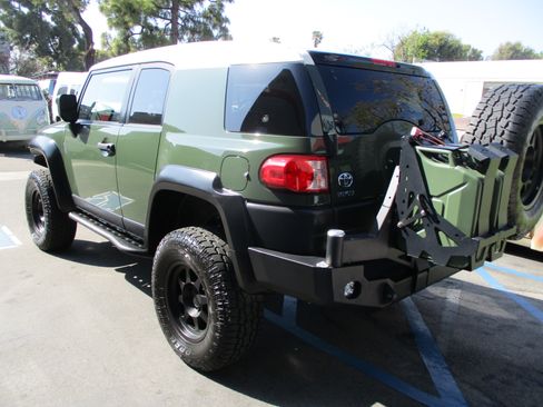 Used 2010 Toyota FJ Cruiser 4WD image 6