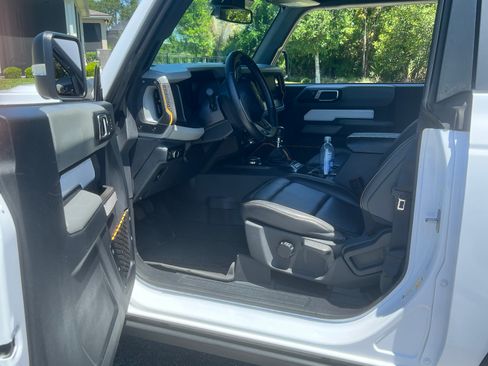 Used 2023 Ford Bronco Badlands image 10