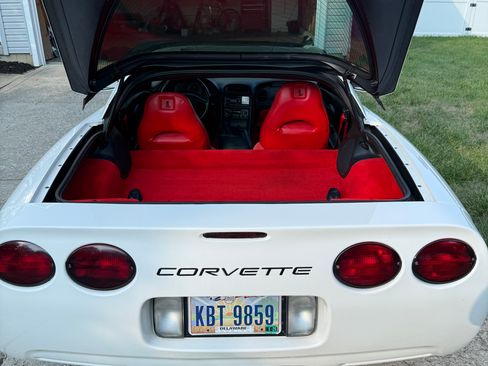 Used 2002 Chevrolet Corvette Coupe w/ Preferred Equipment Group2 RWD image 13