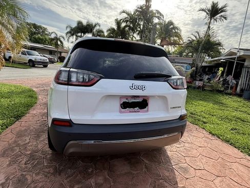 Used 2019 Jeep Cherokee Limited FWD image 2