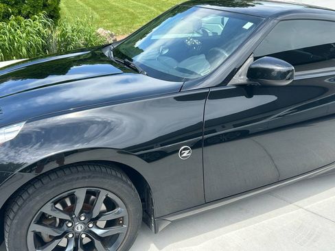 Used 2017 Nissan 370Z Coupe RWD image 2