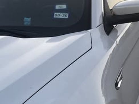 Used 2015 Ford Taurus SEL image 6