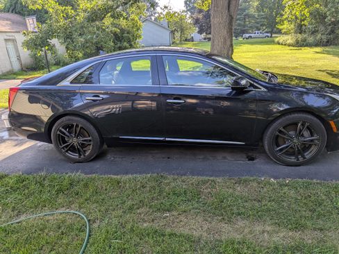 Used 2013 Cadillac XTS Luxury image 2