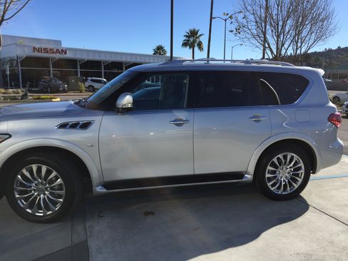 Used 2015 INFINITI QX80 Luxe w/ 22" Wheel Package image 2