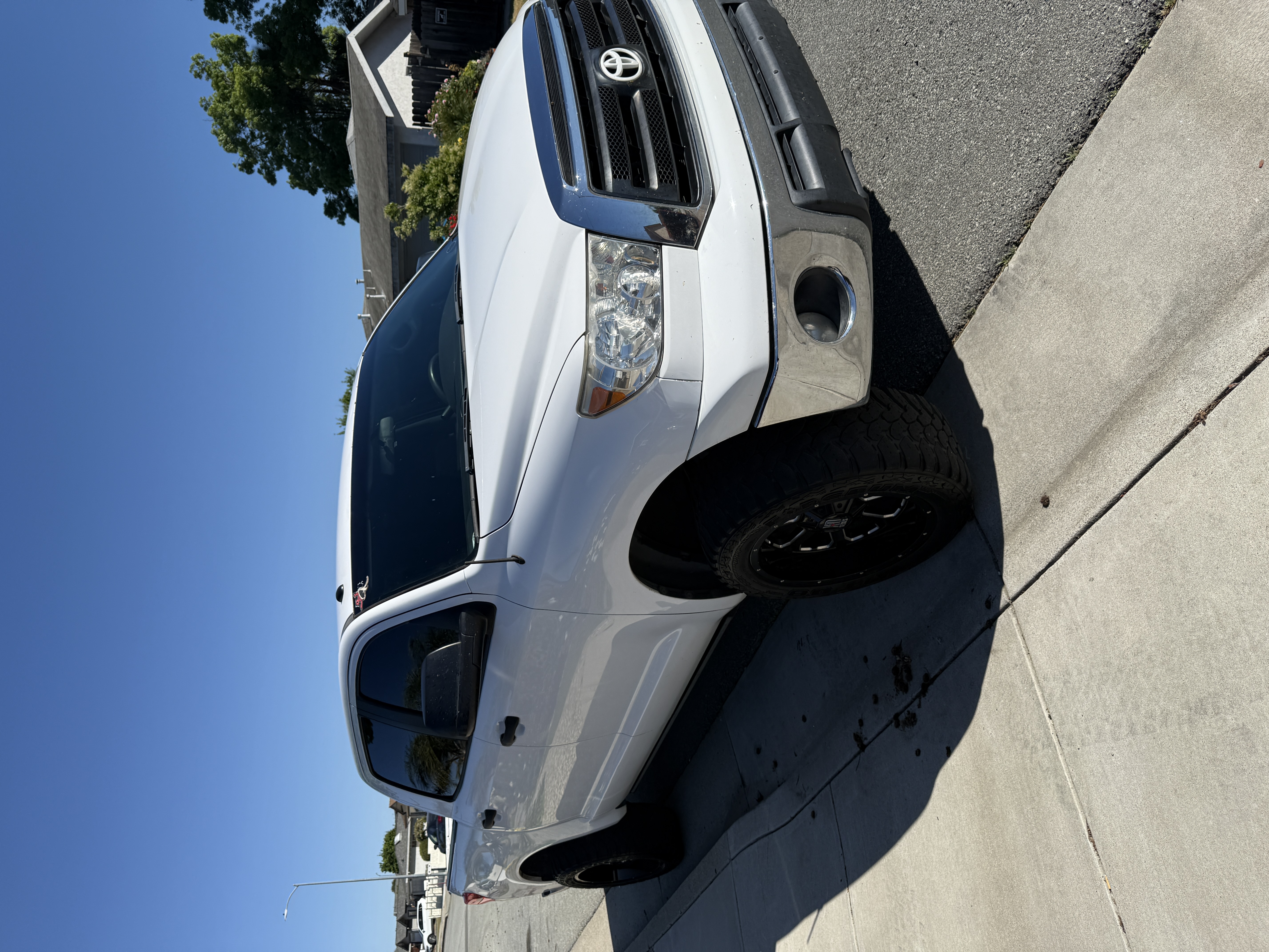 Used 2011 Toyota Tundra 2WD CrewMax w/ Tow Pkg image 7