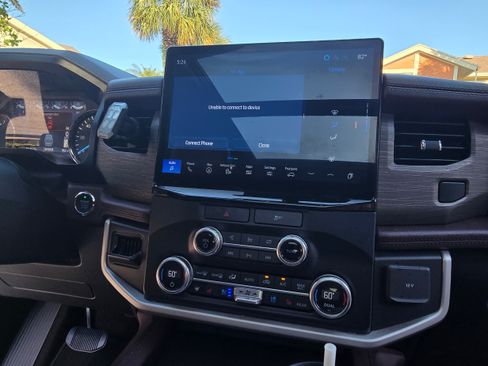 Used 2023 Ford Expedition Max Limited image 4