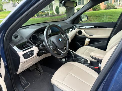 Used 2022 BMW X1 xDrive28i w/ Premium Package AWD/4WD image 7
