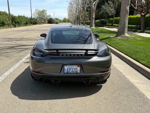 Used 2022 Porsche 718 Cayman GT4 image 8