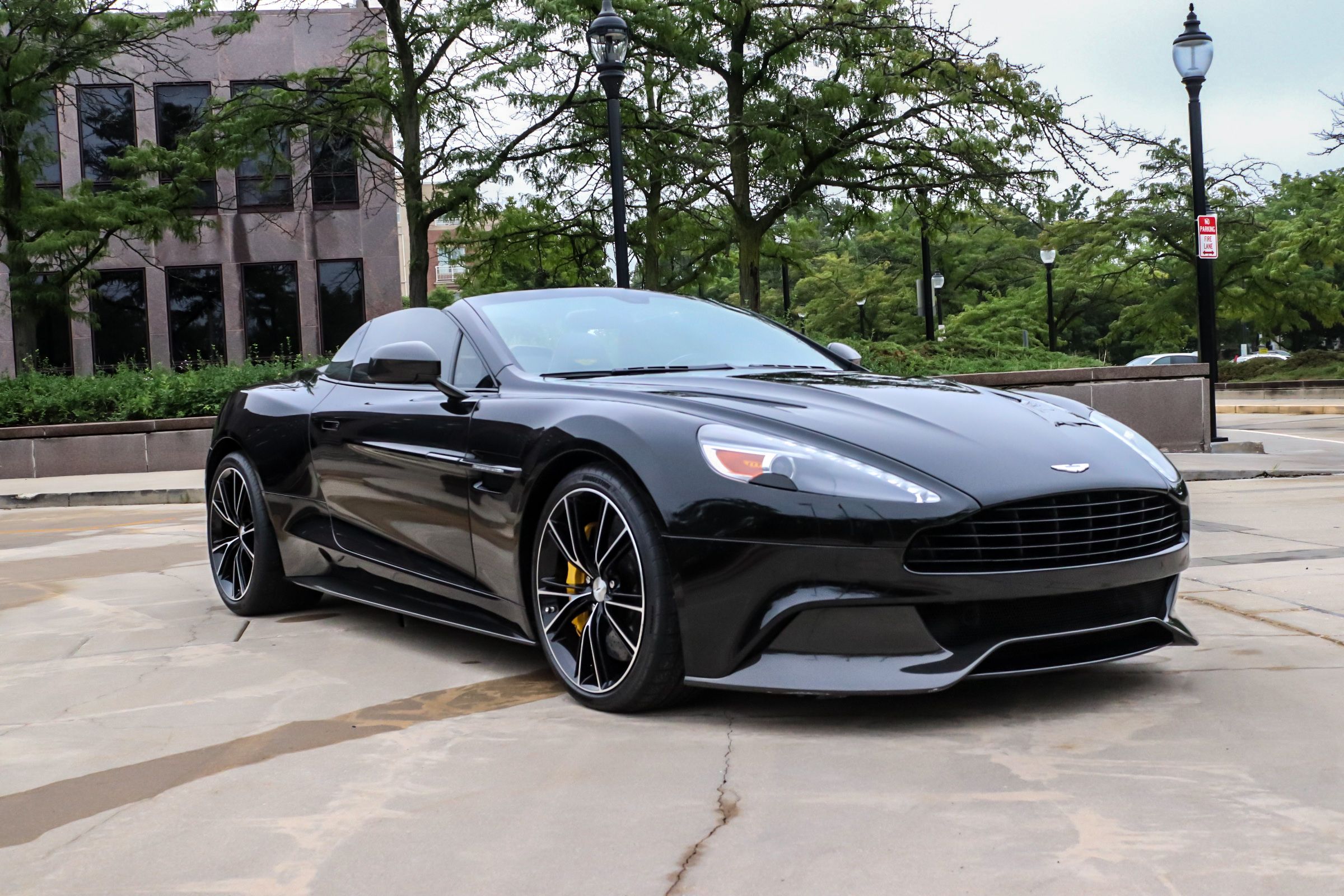 Used 2015 Aston Martin Vanquish Volante RWD image 1