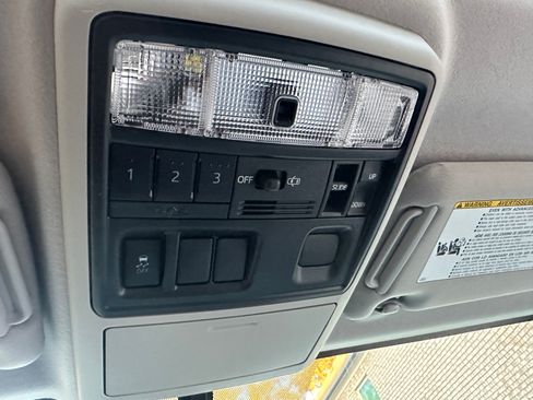 Used 2016 Toyota 4Runner Limited image 27