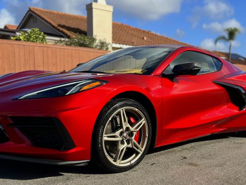 Used 2021 Chevrolet Corvette Stingray Coupe 2D w/ Z51 Performance Package image 2