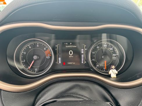 Used 2016 Jeep Cherokee Sport FWD image 5