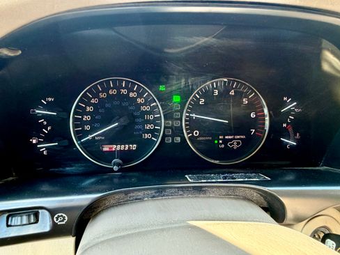 Used 2004 Lexus LX 470 4WD image 17