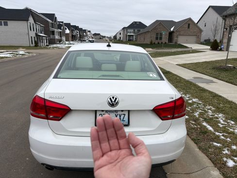 Used 2014 Volkswagen Passat 2.5 SE image 9