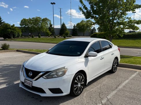 Used 2017 Nissan Sentra S FWD image 1
