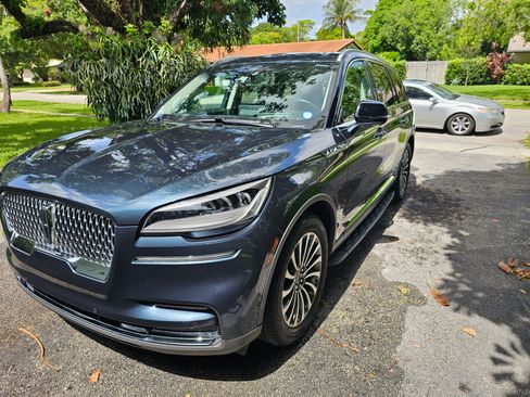 Used 2023 Lincoln Aviator Reserve w/ Equipment Group 201A RWD image 2