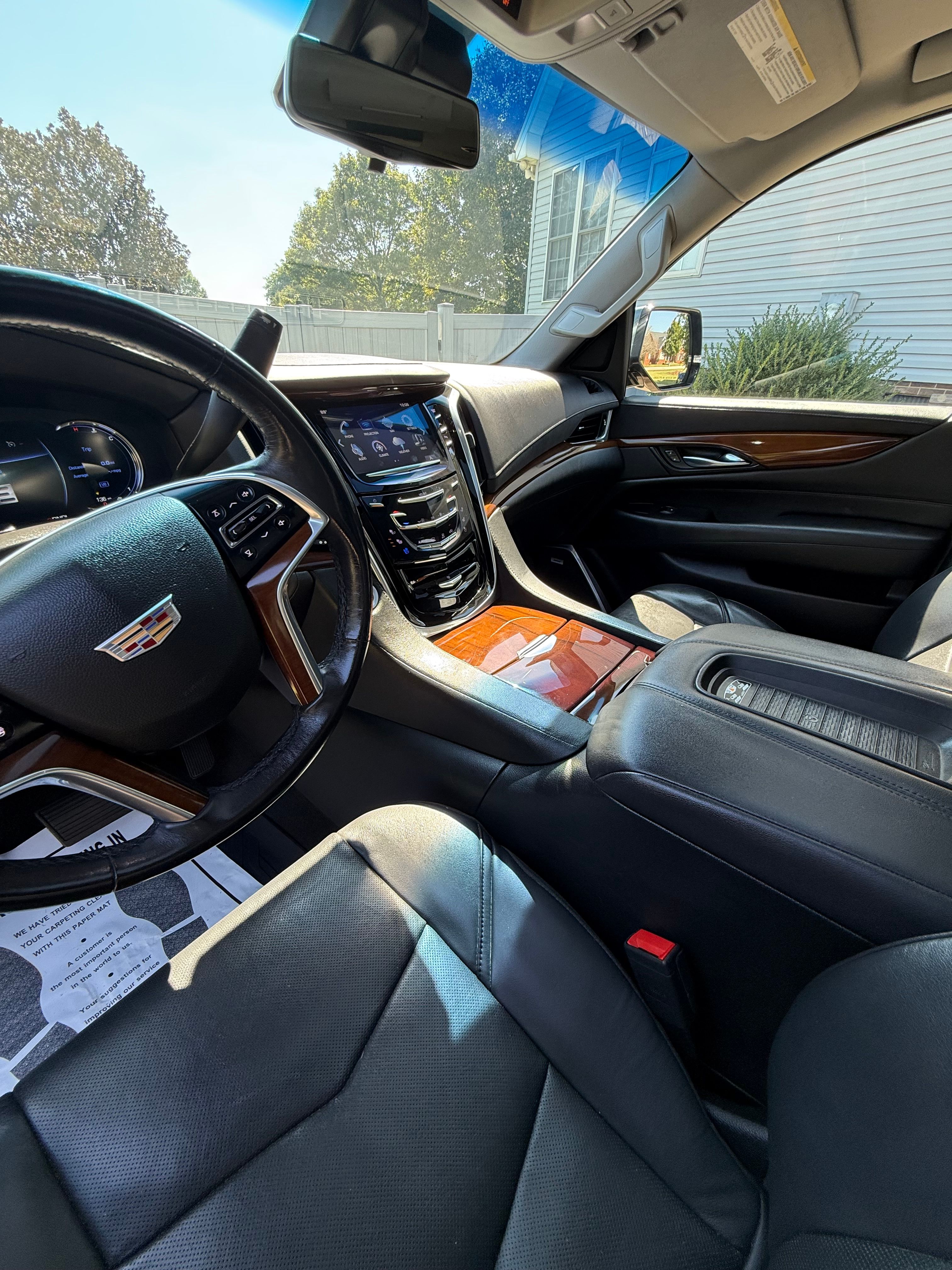Used 2019 Cadillac Escalade ESV Luxury AWD/4WD image 14