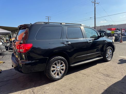 Used 2010 Toyota Sequoia Limited image 2