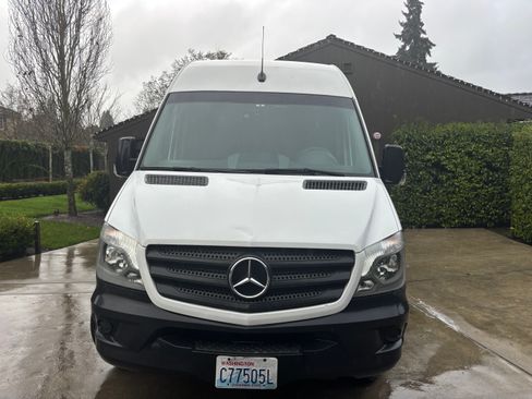 Used 2017 Mercedes-Benz Sprinter 2500 image 2