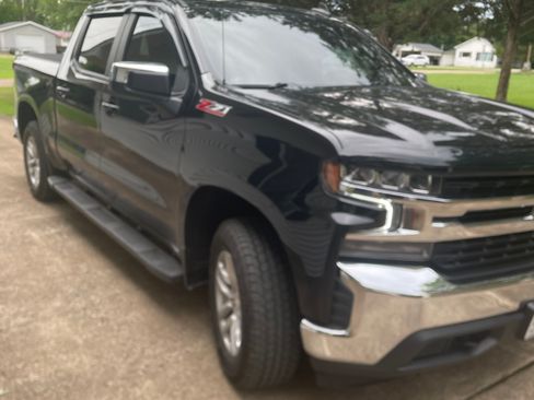Used 2021 Chevrolet Silverado 1500 LT w/ Z71 Off-Road Package image 2