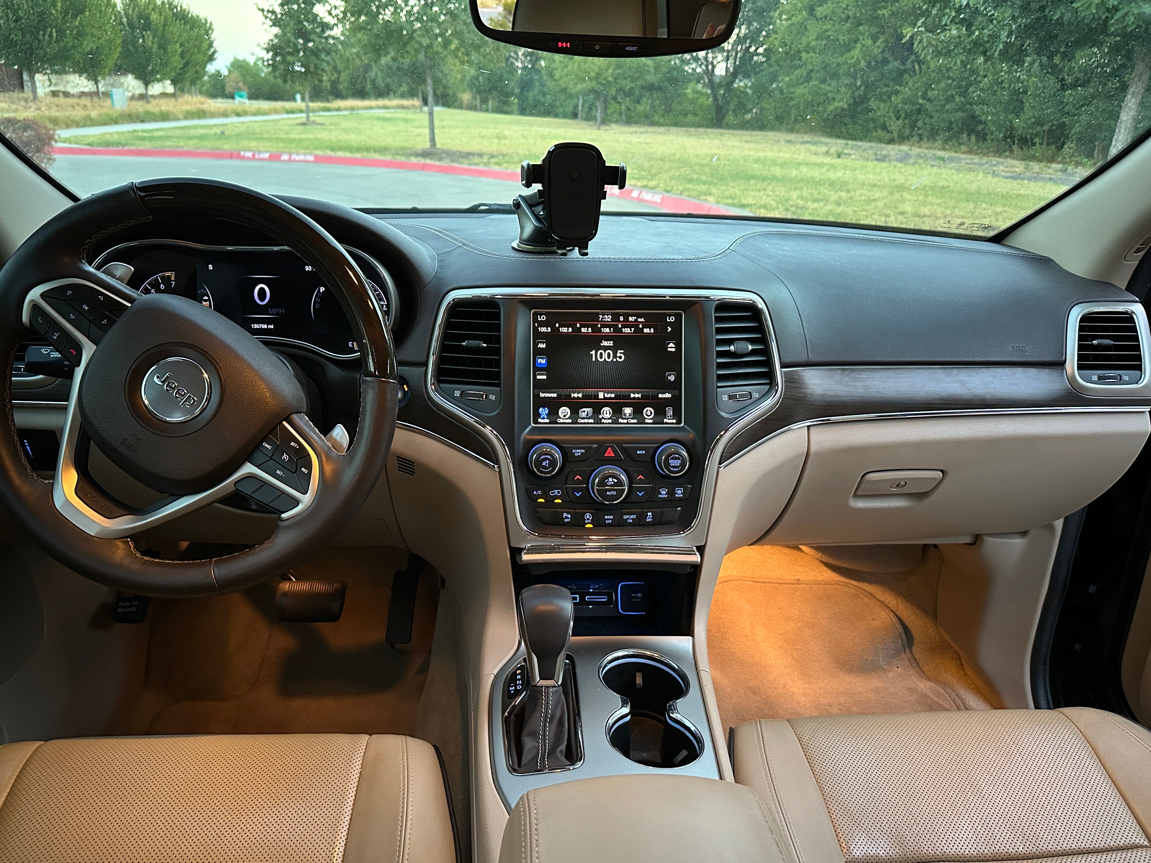 Used 2017 Jeep Grand Cherokee Overland RWD image 8