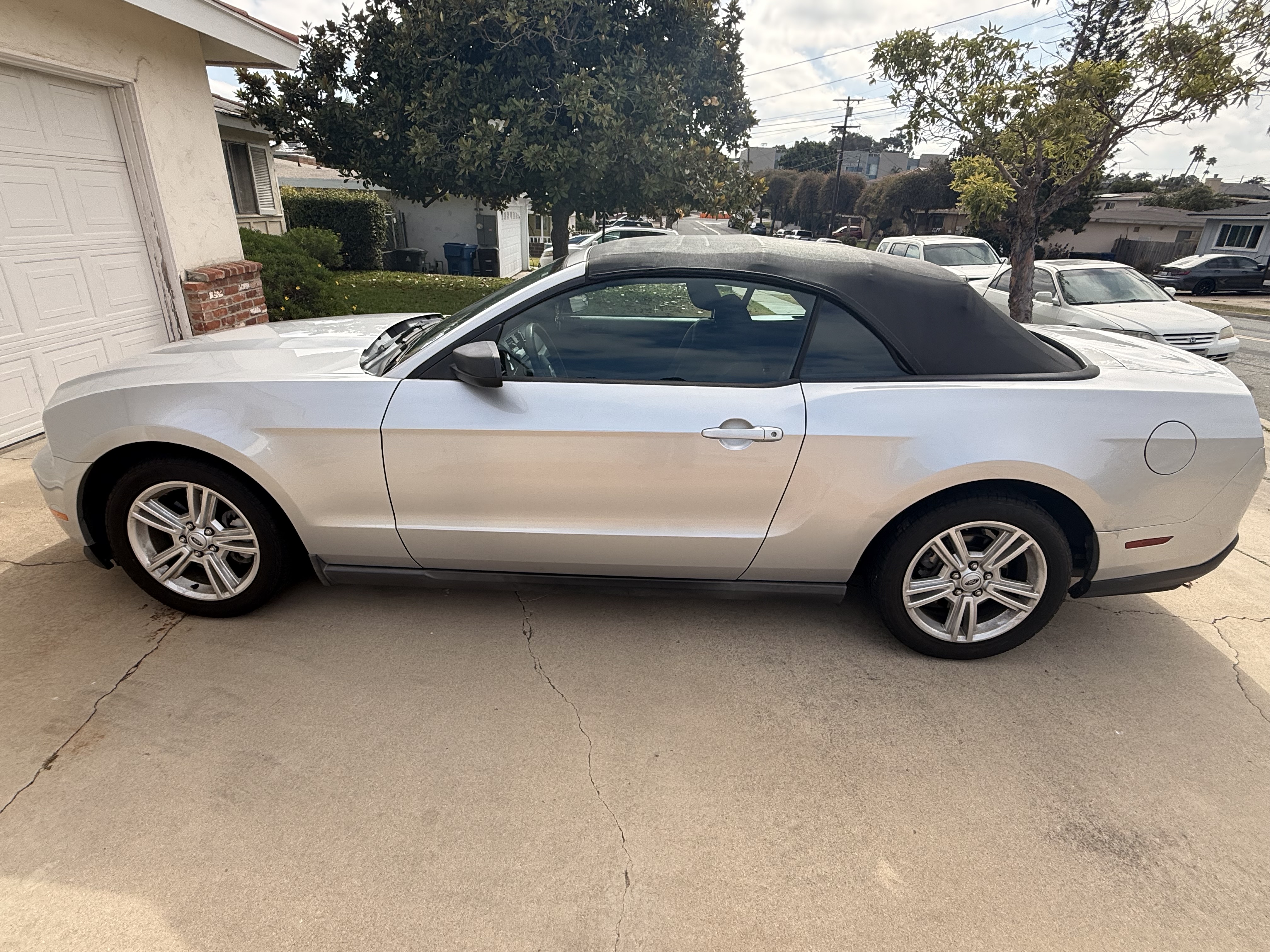 Used 2012 Ford Mustang Convertible RWD image 6