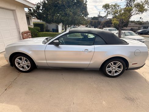 Used 2012 Ford Mustang Convertible RWD image 6