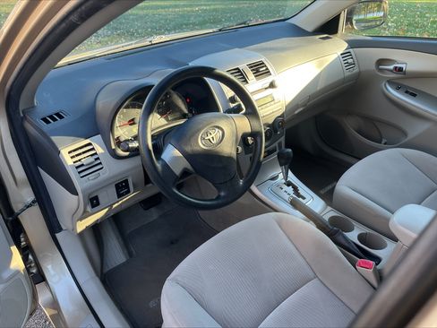 Used 2011 Toyota Corolla LE image 6