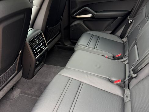 Used 2025 Porsche Cayenne S AWD/4WD image 6