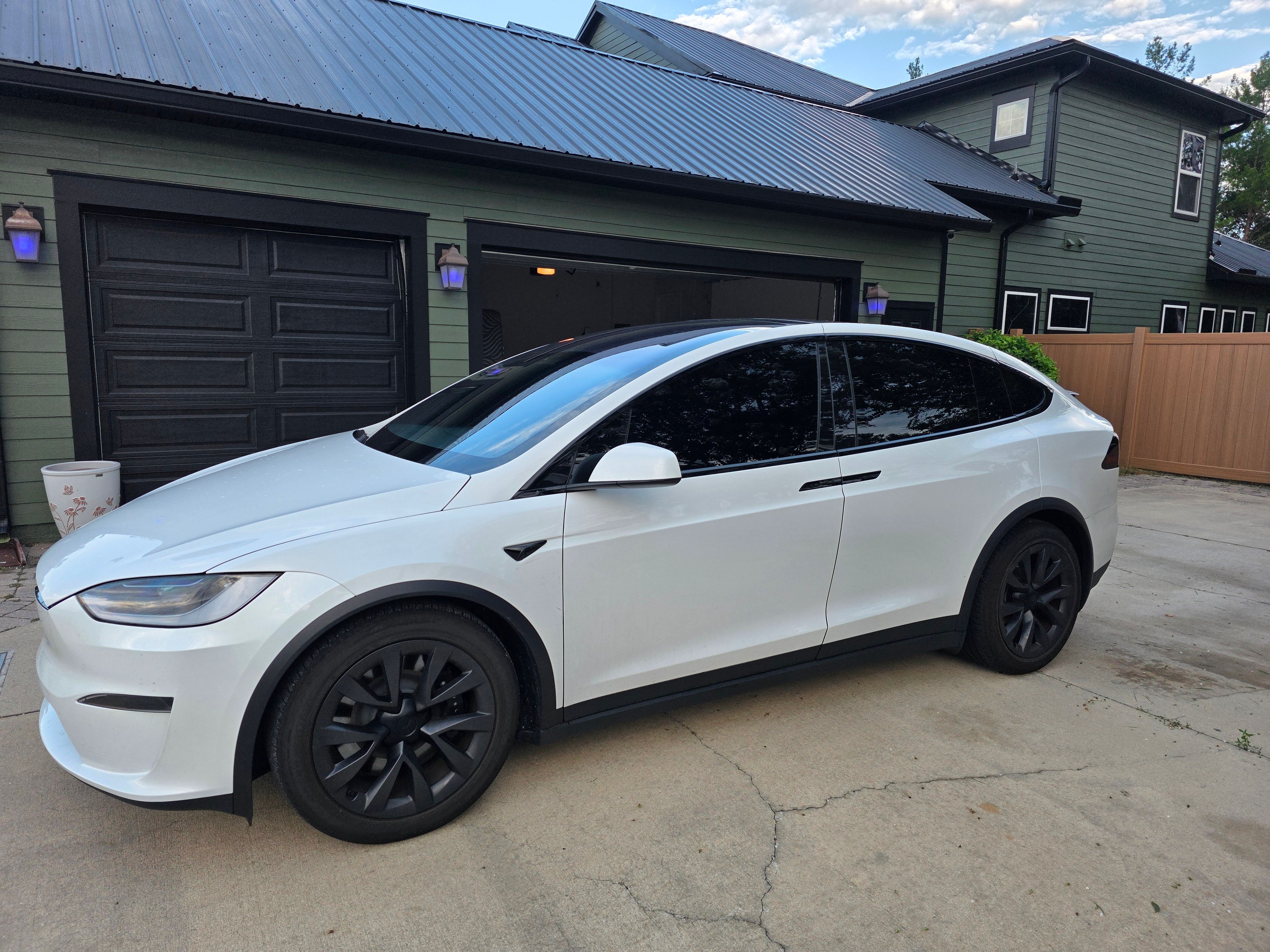 Used 2025 Tesla Model X AWD/4WD image 5