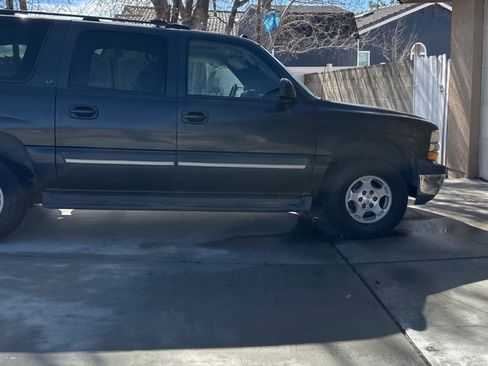 Used 2004 Chevrolet Suburban LS RWD image 8