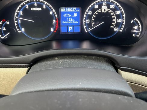 Used 2010 Hyundai Genesis 3.8 w/ Technology Pkg 4 RWD image 8