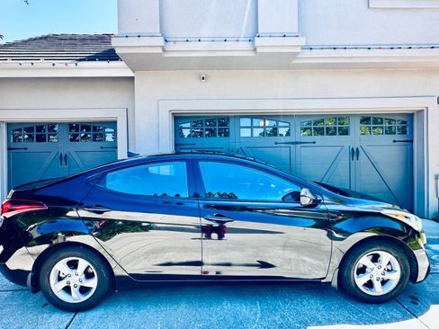 Used 2015 Hyundai Elantra SE FWD image 1