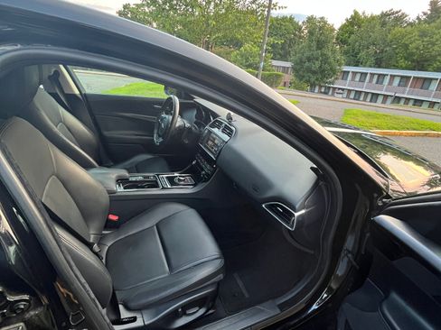 Used 2018 Jaguar XE RWD image 13