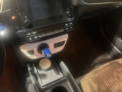 Used 2016 Toyota Prius Two image 8