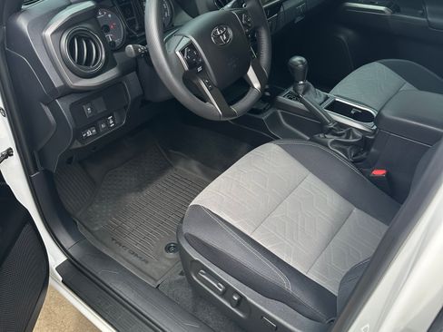 Used 2021 Toyota Tacoma TRD Off-Road w/ Technology Package image 15