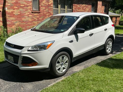 Used 2016 Ford Escape S FWD image 2