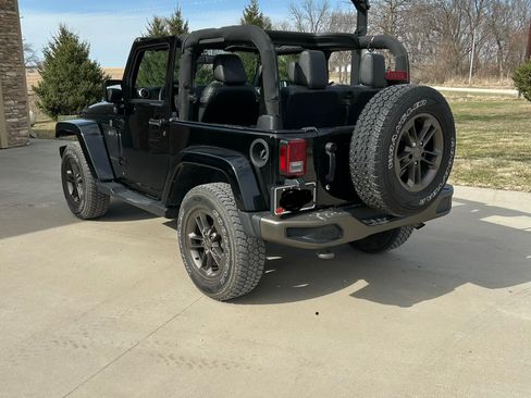 Used 2016 Jeep Wrangler Sahara image 9