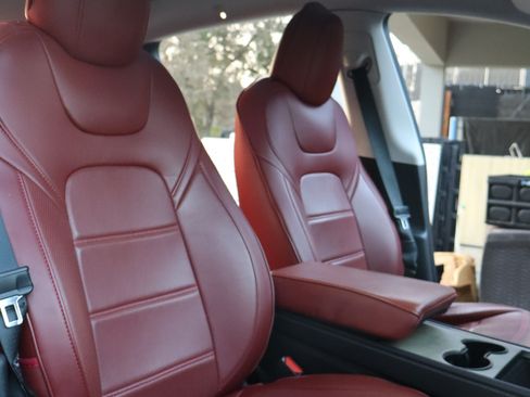 Used 2021 Tesla Model Y Performance image 12