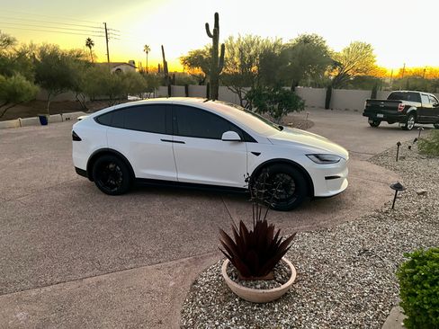 Used 2023 Tesla Model X image 8
