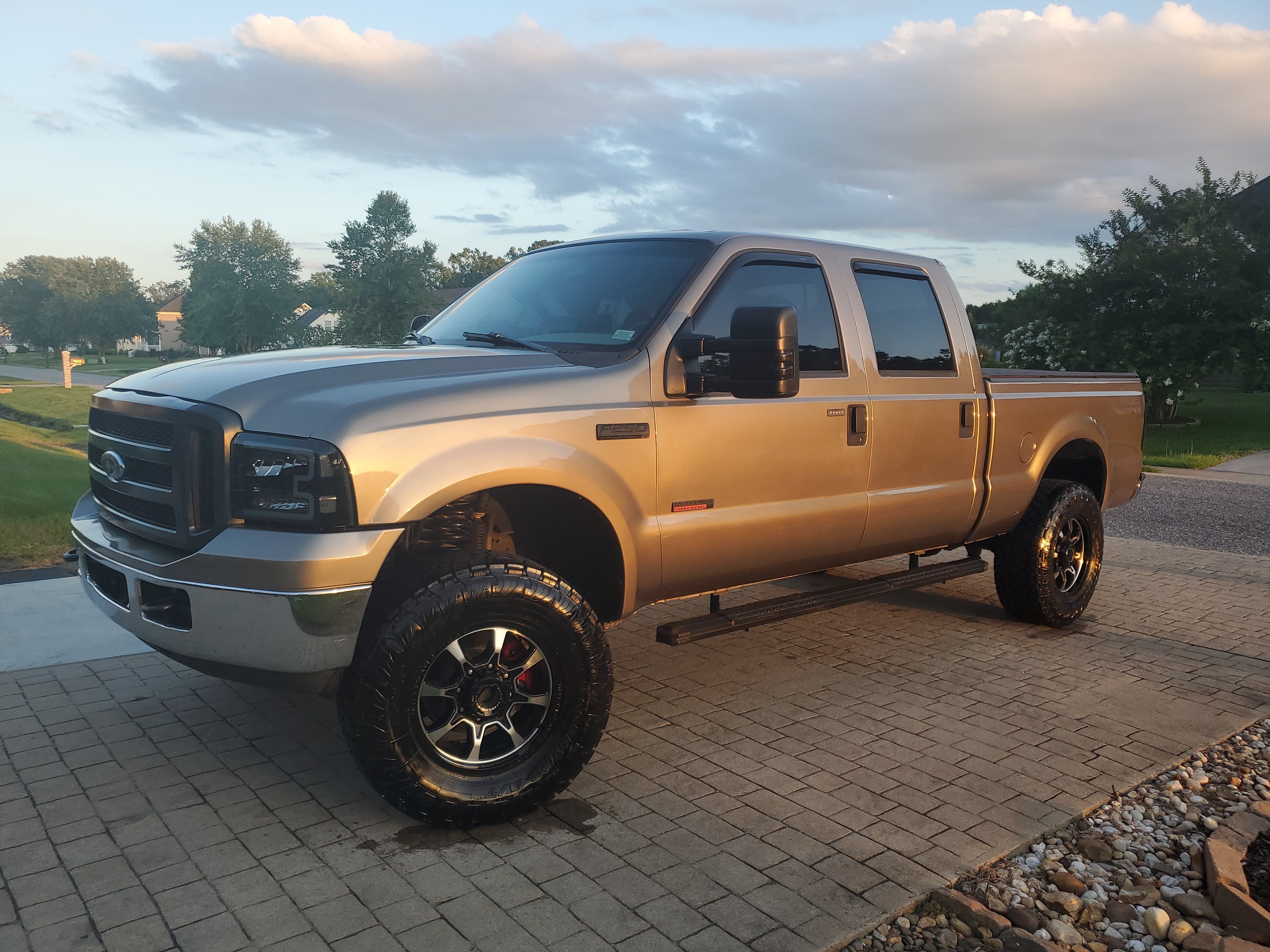 Used 2005 Ford F250 XLT AWD/4WD image 1