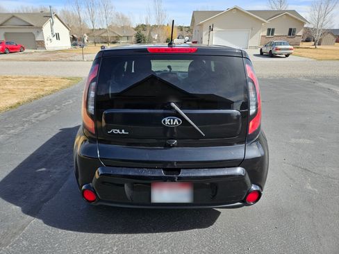 Used 2016 Kia Soul + image 5