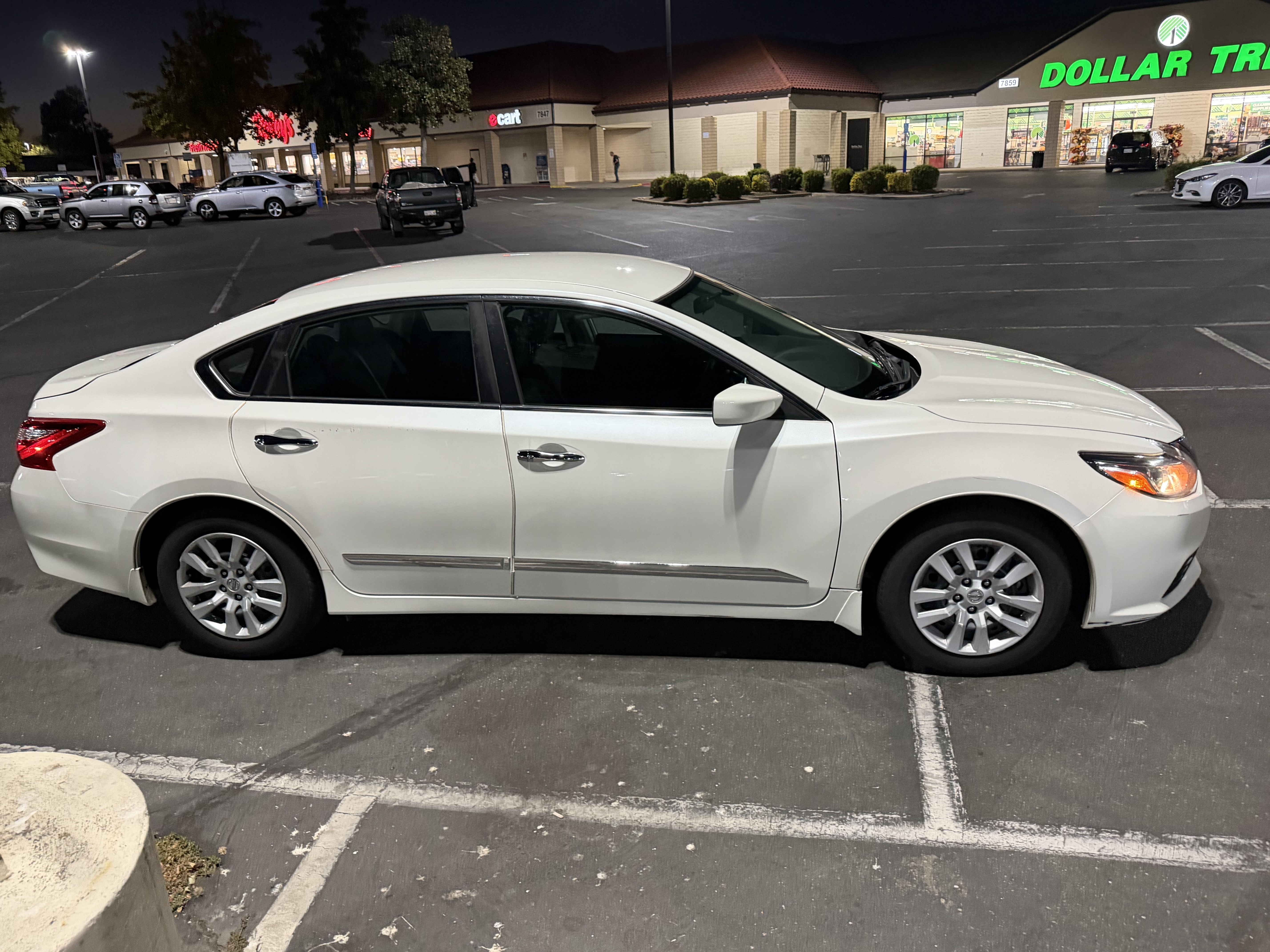 Used 2016 Nissan Altima 2.5 S w/ Power Driver Seat Package FWD image 4