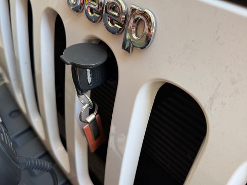 Used 2015 Jeep Wrangler Unlimited Rubicon image 31