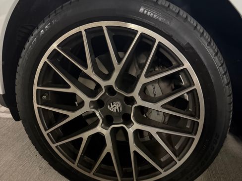Used 2021 Porsche Macan S AWD/4WD image 13