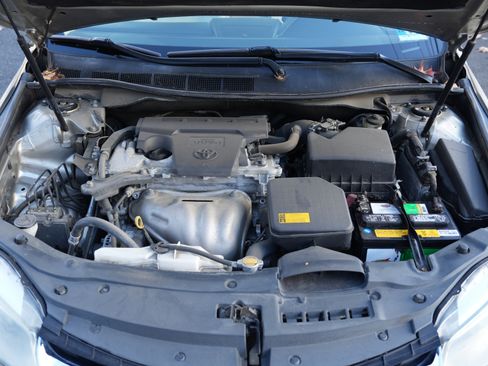 Used 2015 Toyota Camry LE image 12